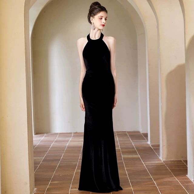 S - Sleeveless Halter Neck Plain Velvet Maxi Sheath Dress
