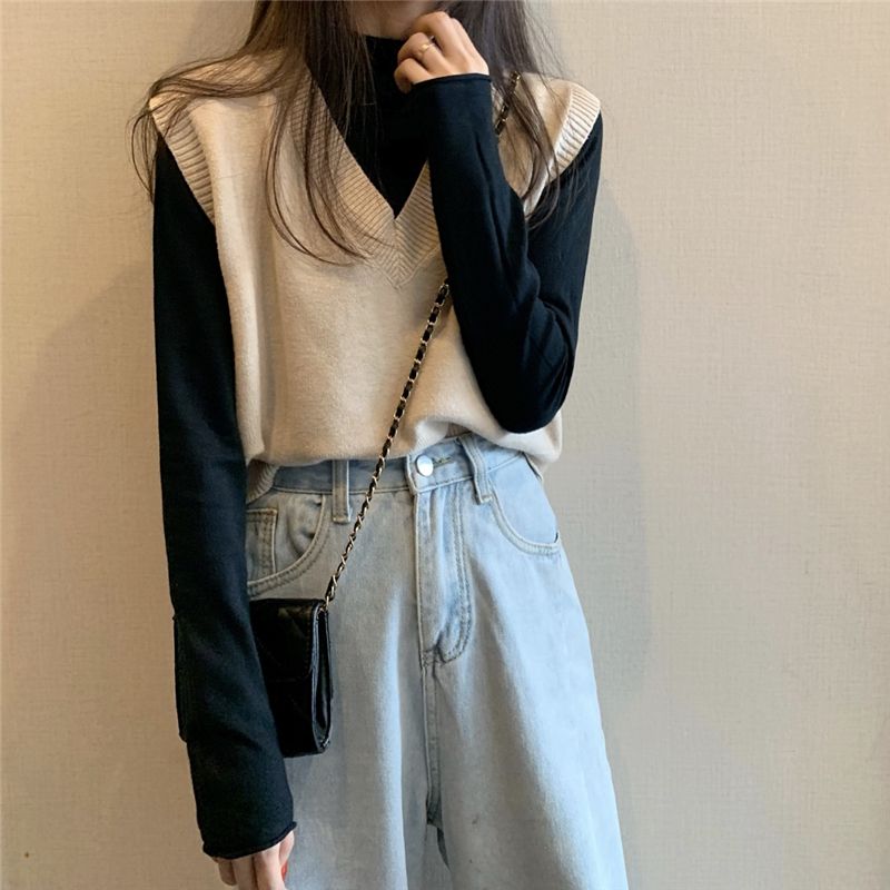 Mock-Neck Long-Sleeve Top / V-Neck Knit Vest