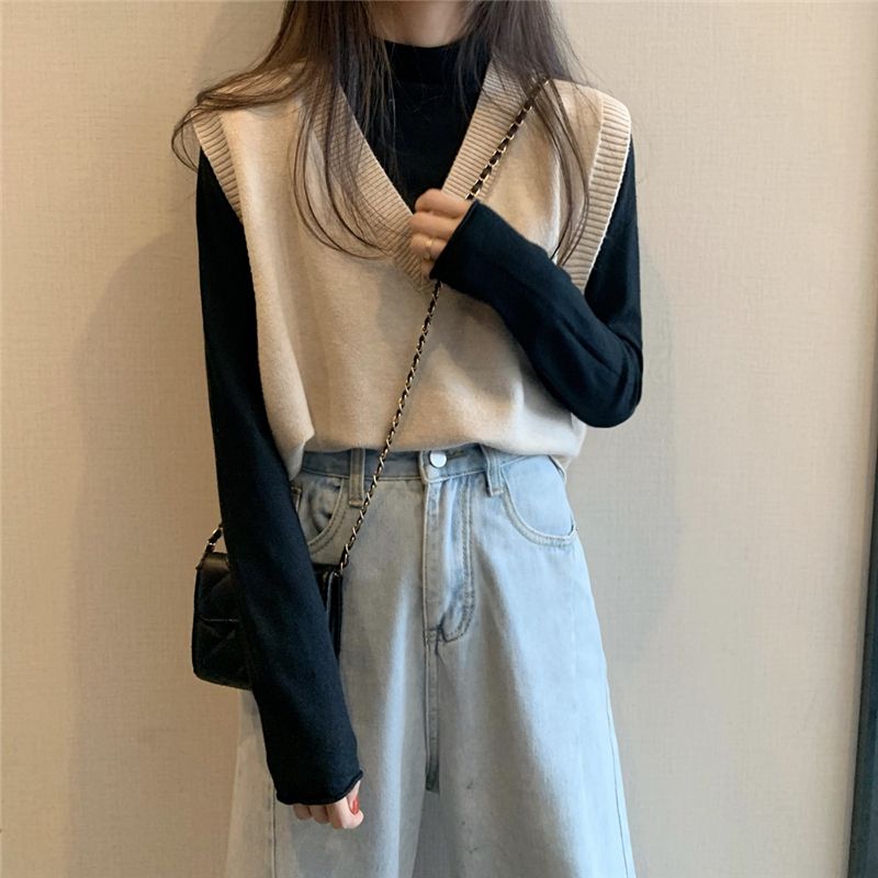 Mock-Neck Long-Sleeve Top / V-Neck Knit Vest