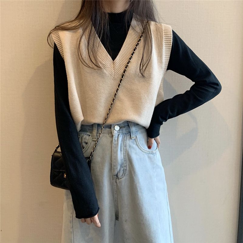 Mock-Neck Long-Sleeve Top / V-Neck Knit Vest