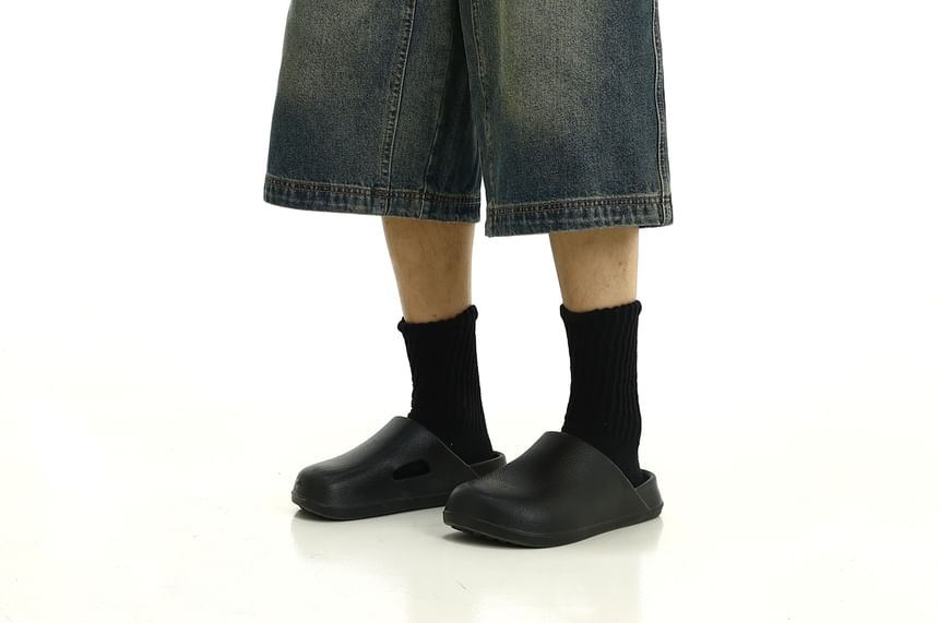 Mid Rise Washed Capri Wide Leg Jeans