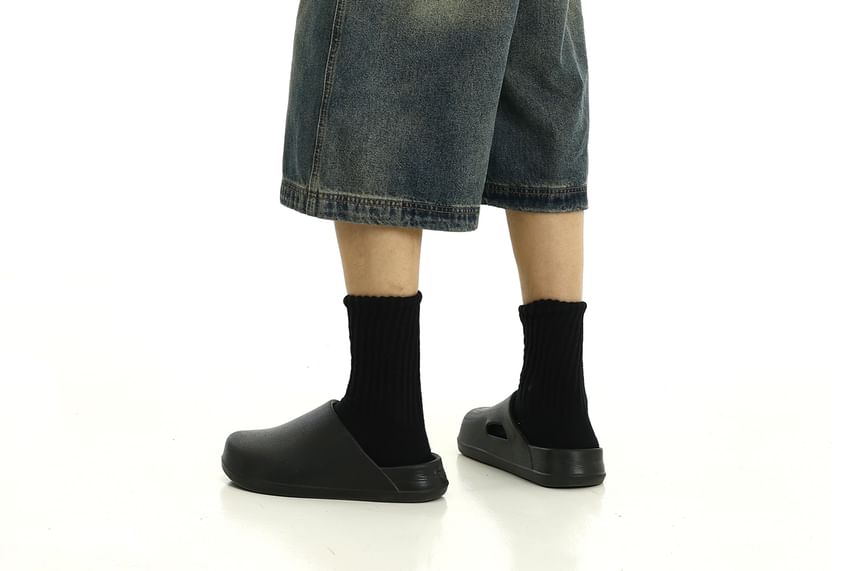 Mid Rise Washed Capri Wide Leg Jeans