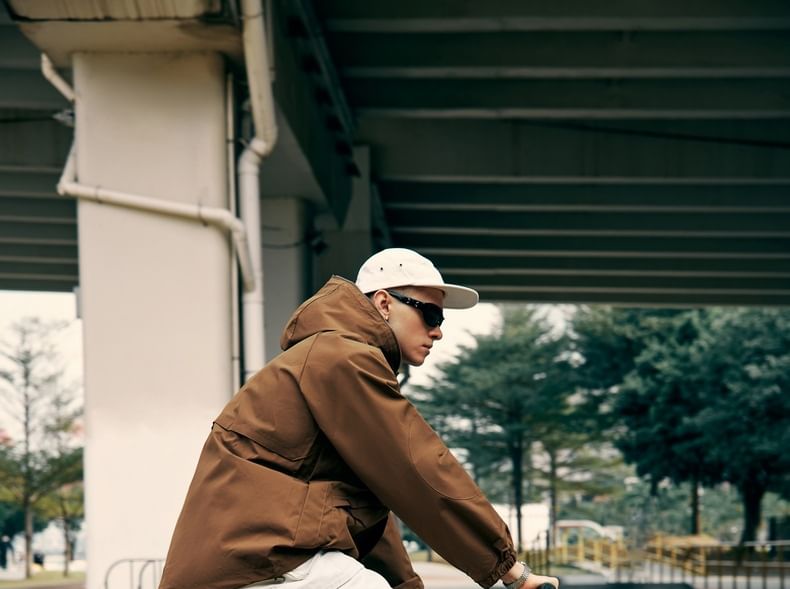 Mid Rise Washed Cargo Shorts