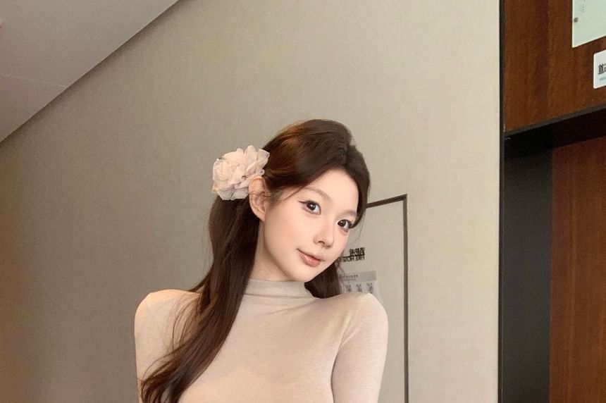 Long-Sleeve Mock Neck Plain T-Shirt / Mid Rise Belted Midi Pencil Skirt