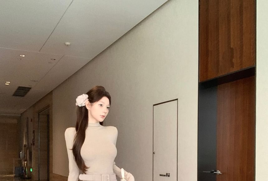 Long-Sleeve Mock Neck Plain T-Shirt / Mid Rise Belted Midi Pencil Skirt
