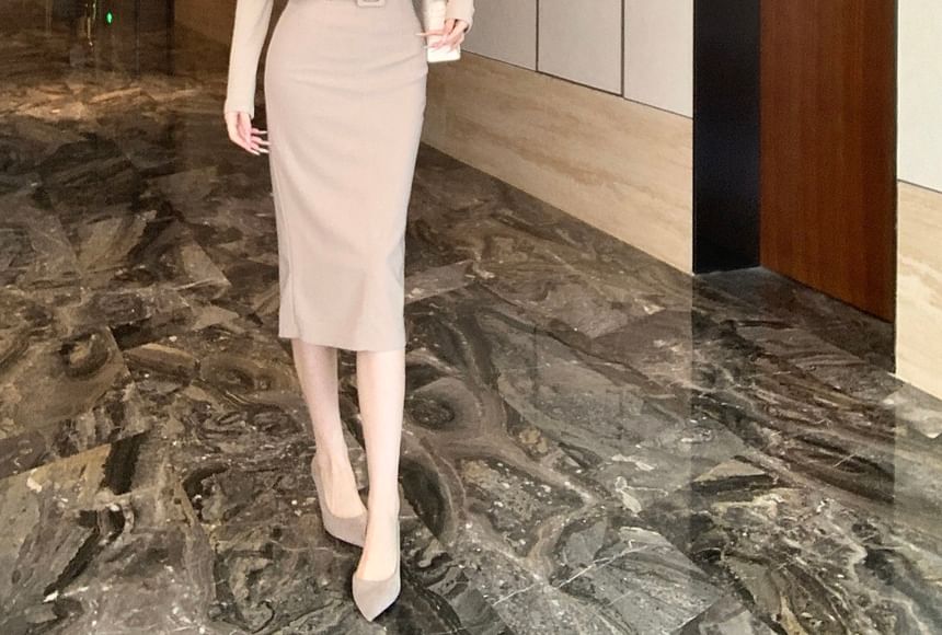 Long-Sleeve Mock Neck Plain T-Shirt / Mid Rise Belted Midi Pencil Skirt