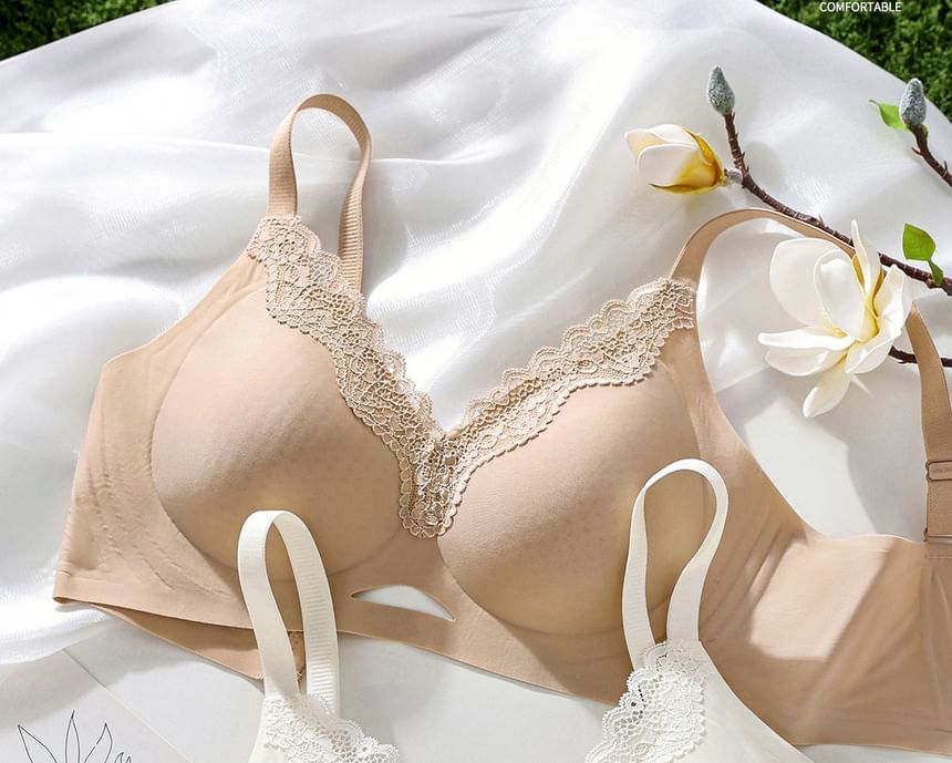 [90B - 105D] Plus Size Lace Trim Cutout Wireless Bra