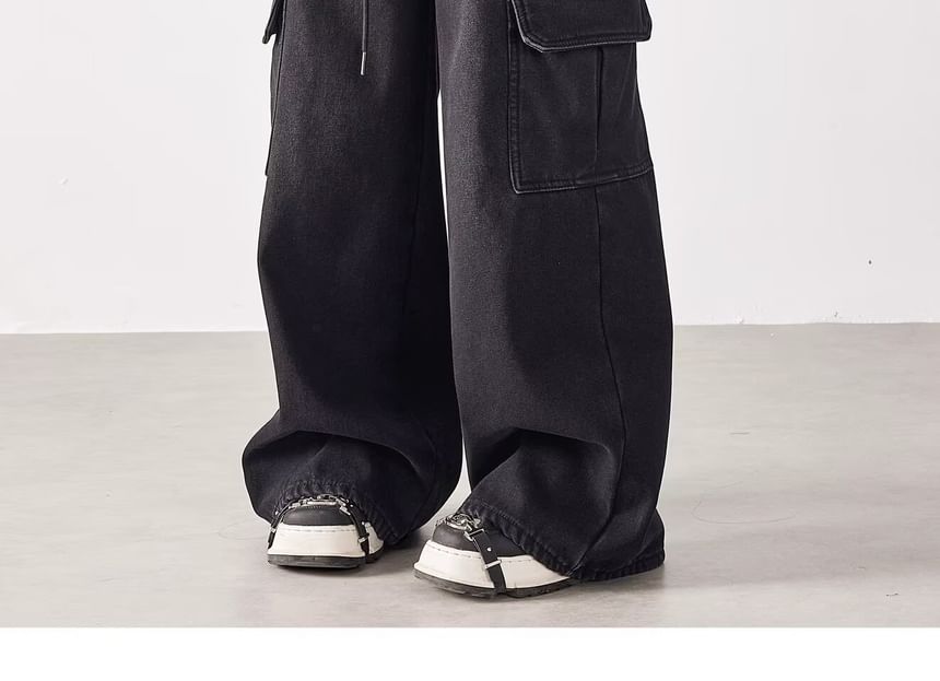 Mid Rise Washed Baggy Cargo Jeans