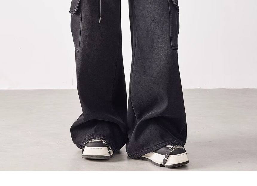 Mid Rise Washed Baggy Cargo Jeans